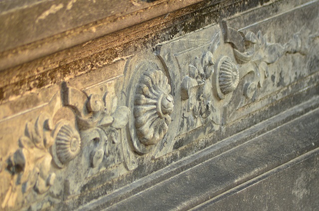 Các tiểu tiết ngôi mộ gần như nguyên vẹn.