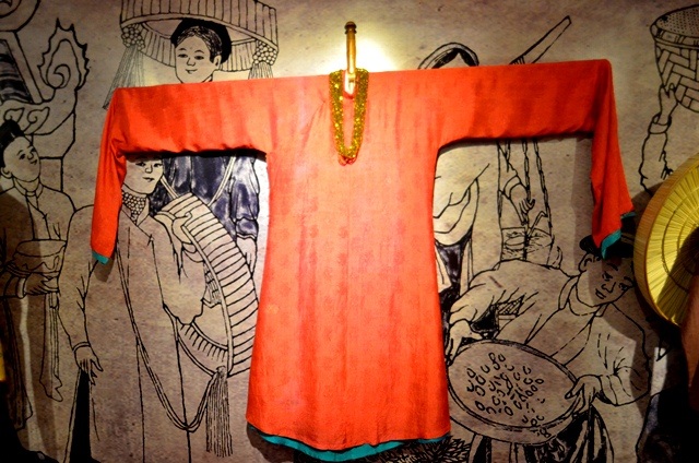 Áo dài 5 thân- khoảng từ năm 1884.