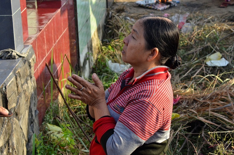 Chấp tay tưởng nhớ ông bà…