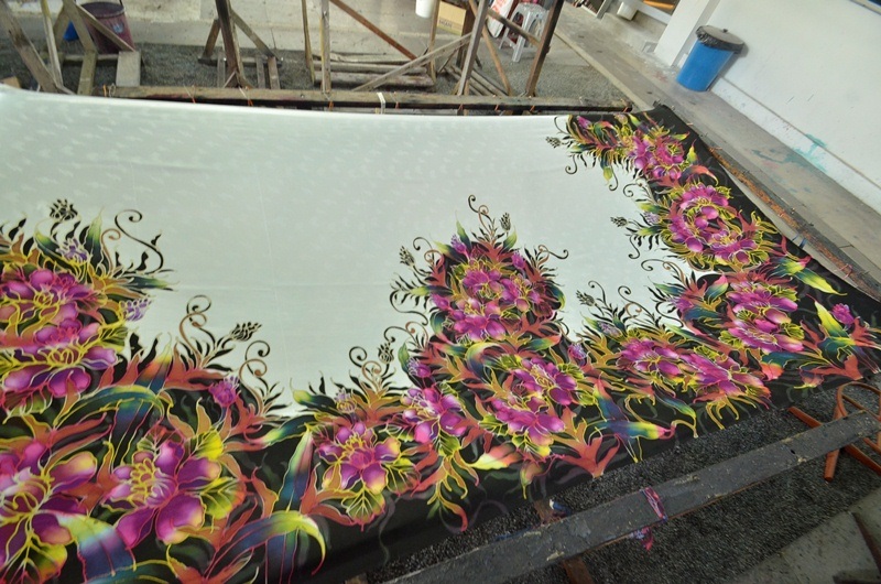 Khám phá cách làm vải Batik của người Malaysia - 11
Các họa tiết chủ yếu là cây cỏ, hình ảnh người và muông thú hầu như không có.