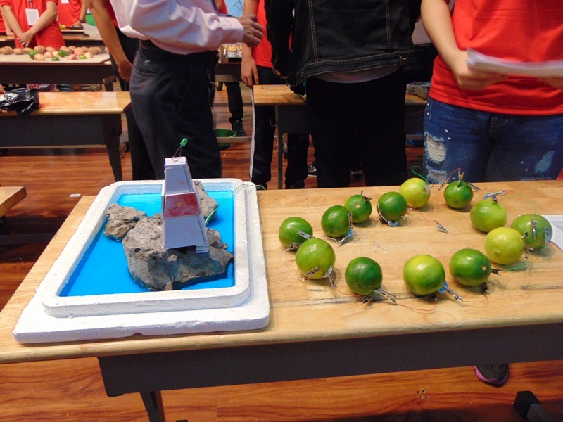 Tuy nguồn điện không lớn, đủ thắp một bóng đèn led nhưng từ những sáng chế nhỏ này, các bạn đang ấp ủ những ước mơ táo bạo.