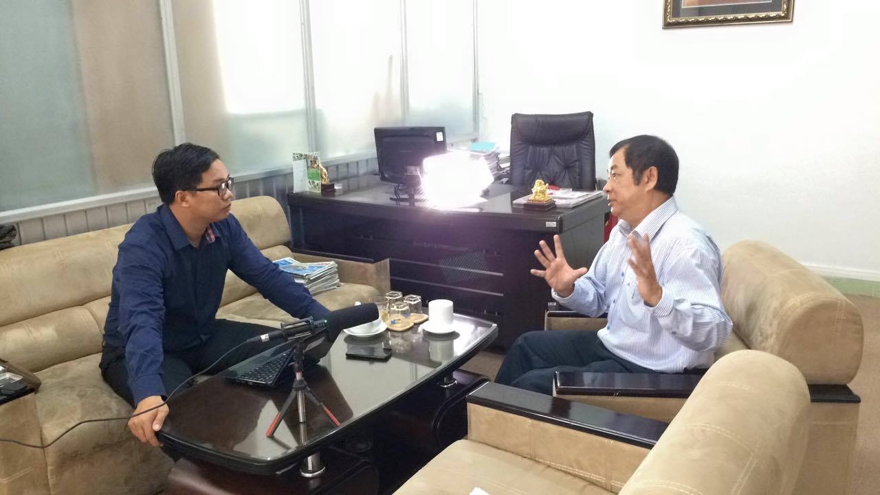 TPHCM muốn “hóa rồng”: Có nên lấy Thượng Hải làm mục tiêu phấn đấu? - 2 Tiến sĩ Đinh Thế Hiển đã có buổi trao đổi với với nhiều chia sẻ chân thành.