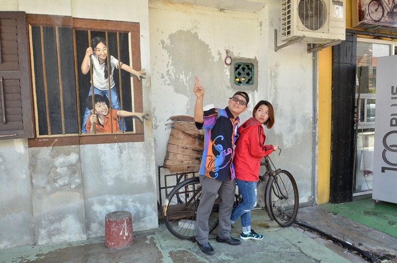 Ấn tượng những tác phẩm "lạ và chất" trên con đường nghệ thuật ở Penang - 12 “Diễn” khá sâu!
