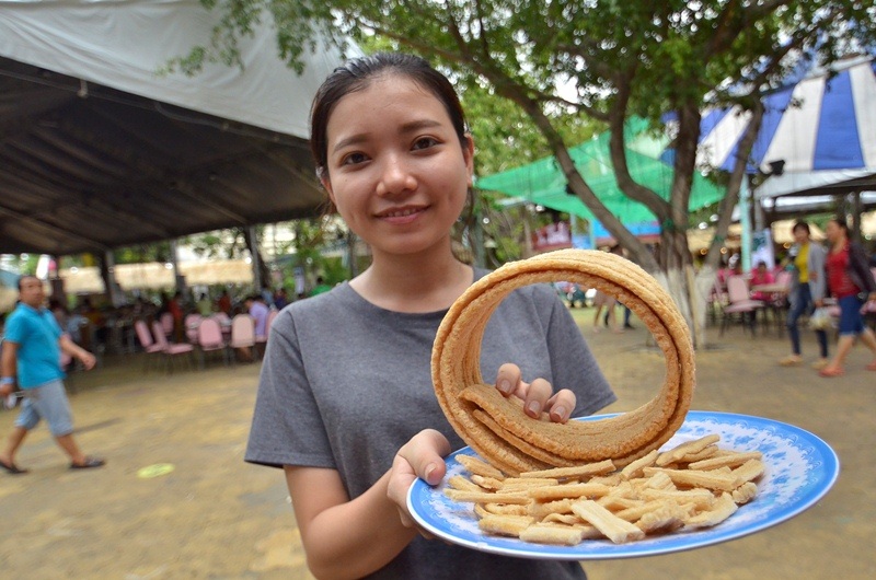 Cách làm bánh ngũ cốc độc đáo của đất phương Nam - 9 Một phần có giá 20 ngàn đồng.