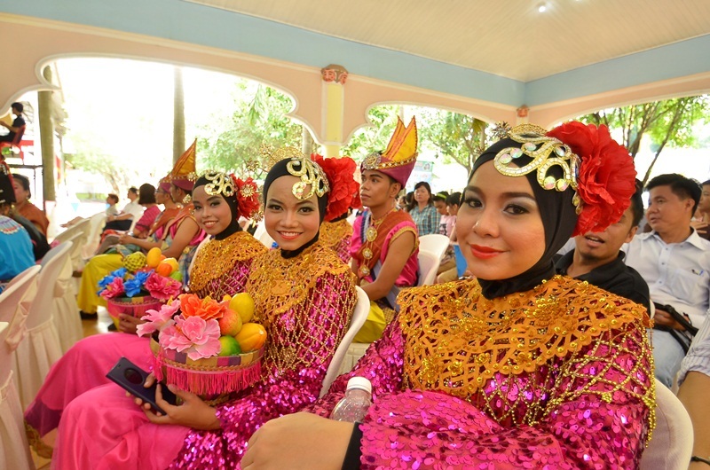 Không gian văn hóa đa sắc tộc tại lễ hội trái cây Nam Bộ 2016 - 6 Không gian lễ hội là một bức tranh đa sắc màu.