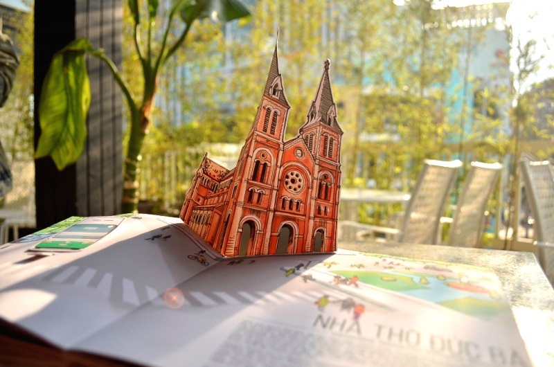 Kiến nghị xây dựng quy tắc ứng xử cho du khách Trung Quốc - 5 Sách 3D về các điểm nổi tiếng, đặc trưng của TPHCM là một trong những sản phẩm độc đáo, thu hút du khách. Những thông tin về văn hóa bản địa, phong tục tập quán…có thể lồng ghép nhẹ nhàng vào những sản phẩm như thế này.
