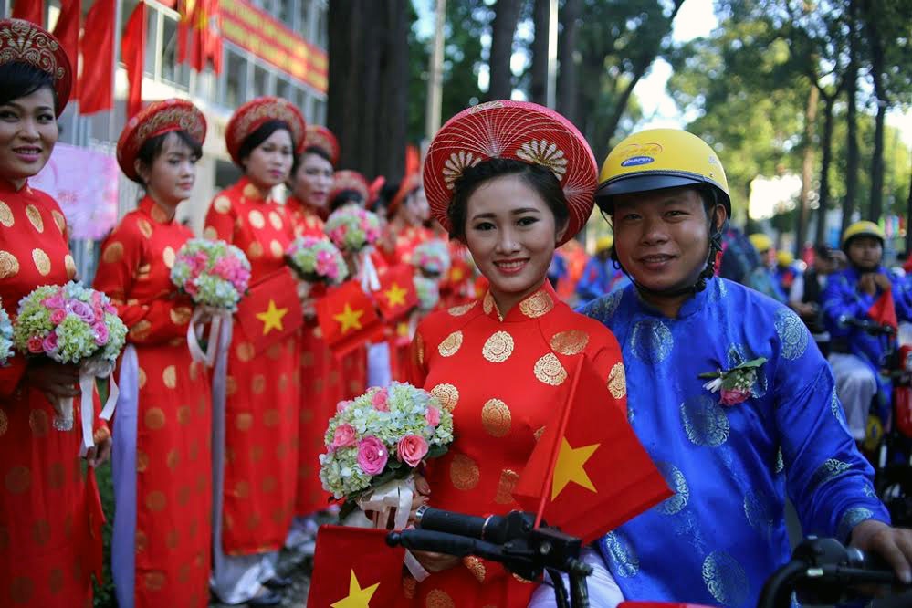 Những nét mặt rạng ngời của cô dâu chú rể trong ngày cưới.