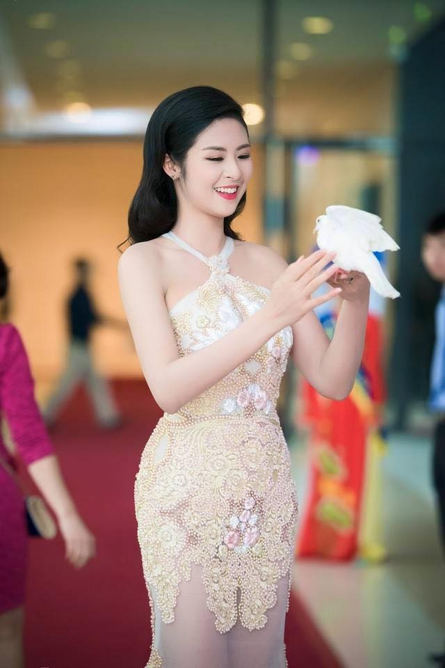 Các Hoa hậu kể về người thầy đặc biệt nhất đời học sinh - 1 Các Hoa hậu kể về người thầy đặc biệt nhất đời học sinh - 1