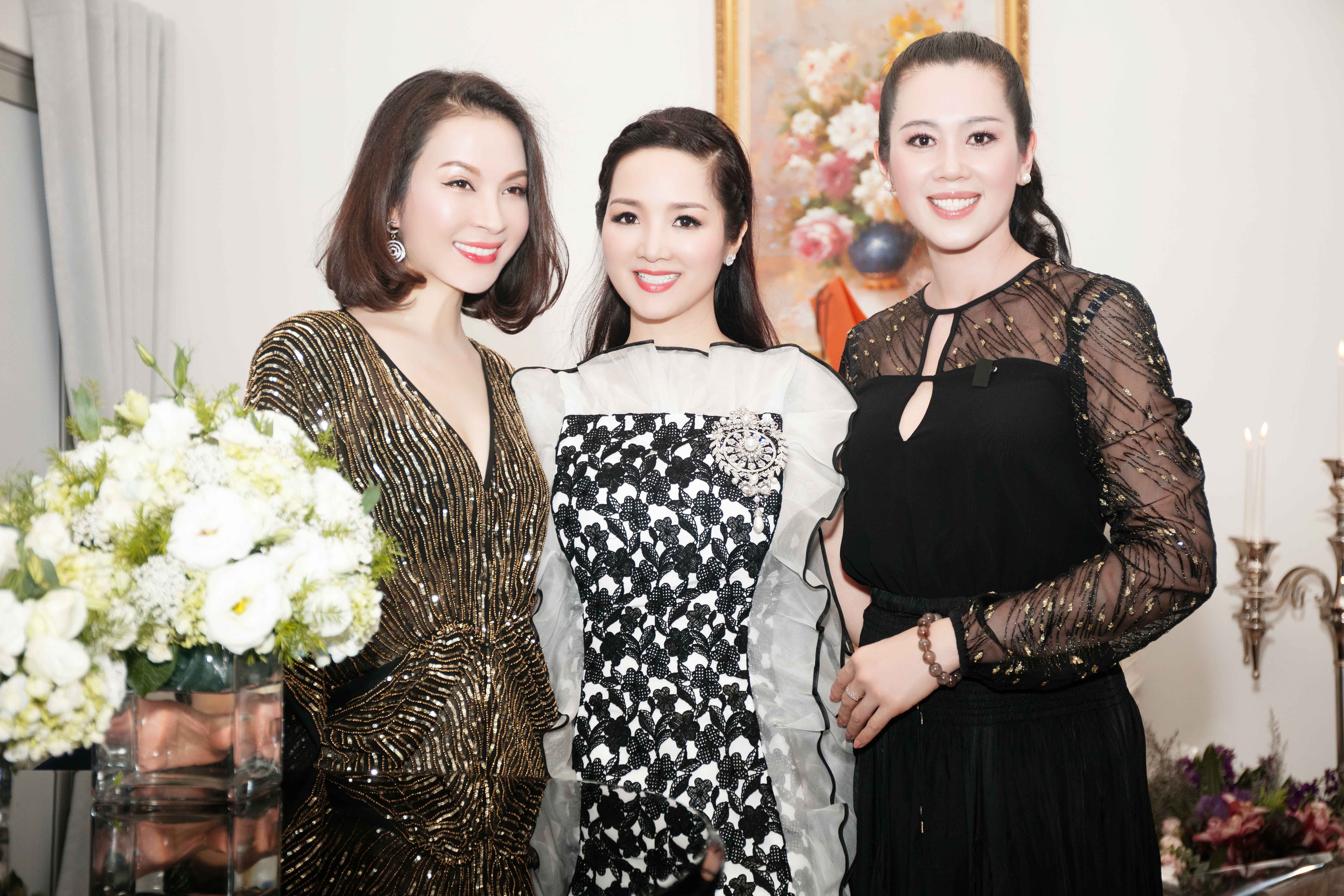 Á hậu Vi Thị Đông bất ngờ xuất hiện trong sinh nhật Giáng My - 1 Á hậu Vi Thị Đông bất ngờ xuất hiện trong sinh nhật Giáng My - 1