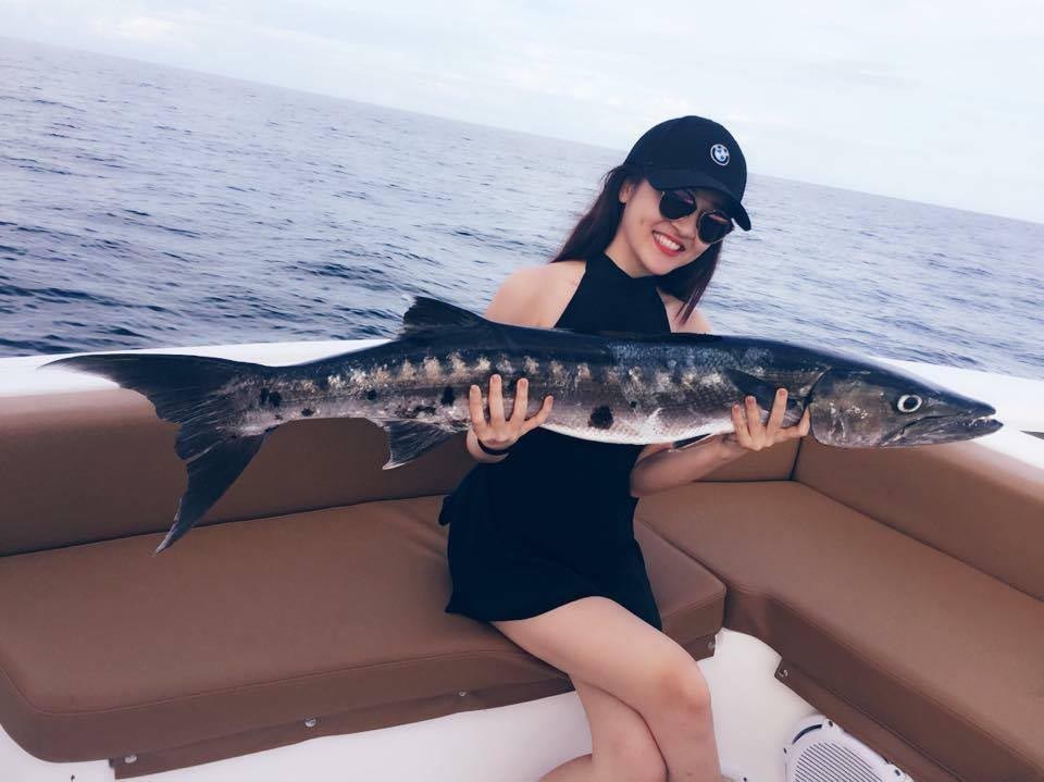 Bảo Anh gợi cảm đi câu cá ở Miami - 7 Hiện tại, Bảo Anh đang là giọng ca được đông đảo khán giả mến mộ khi sở hữu hàng loạt “hit” đình đám.