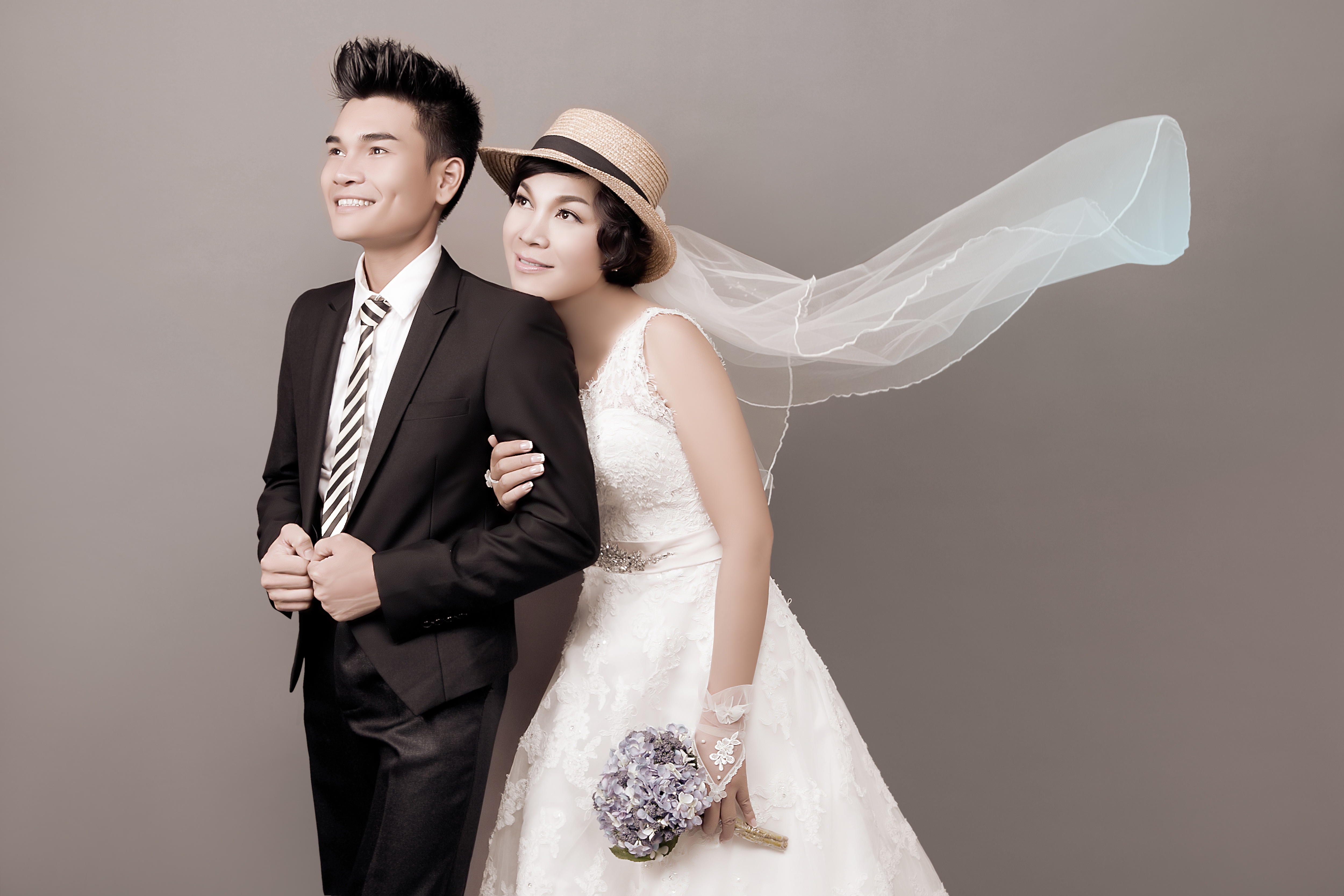 Ca sỹ chuyển giới nói gì về luật công nhận người chuyển giới? - 2 Vợ chồng ca sỹ Lê Duy đã sống với nhau gần 10 năm, họ chỉ chờ đến ngày được đàng hoàng đi đăng ký kết hôn để đúng nghĩa vợ chồng.