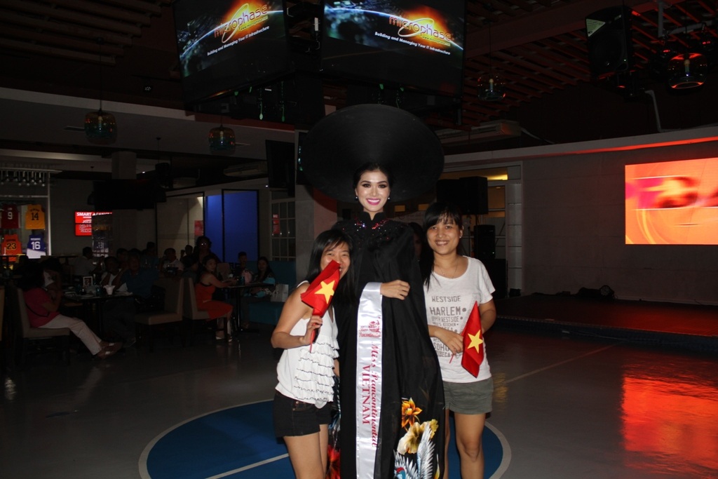 Cụ thể, trong phần thi Bikini, Oanh Yến được lựa chọn vào Top 5 và là 1 trong 5 thí sinh đầu tiên được vào thẳng đêm chung kết cùng thí sinh các nước: Australia, Mayanmar , Ukraina và chủ nhà Philipines.