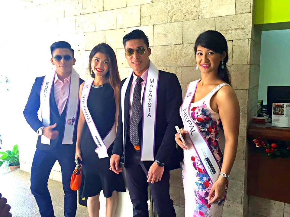 Oanh Yến tên thật là Hồ Thị Oanh Yến, cô từng tham gia cuộc thi Hoa hậu Thế giới người Việt năm 2010 và lọt vào top 10 chung cuộc.