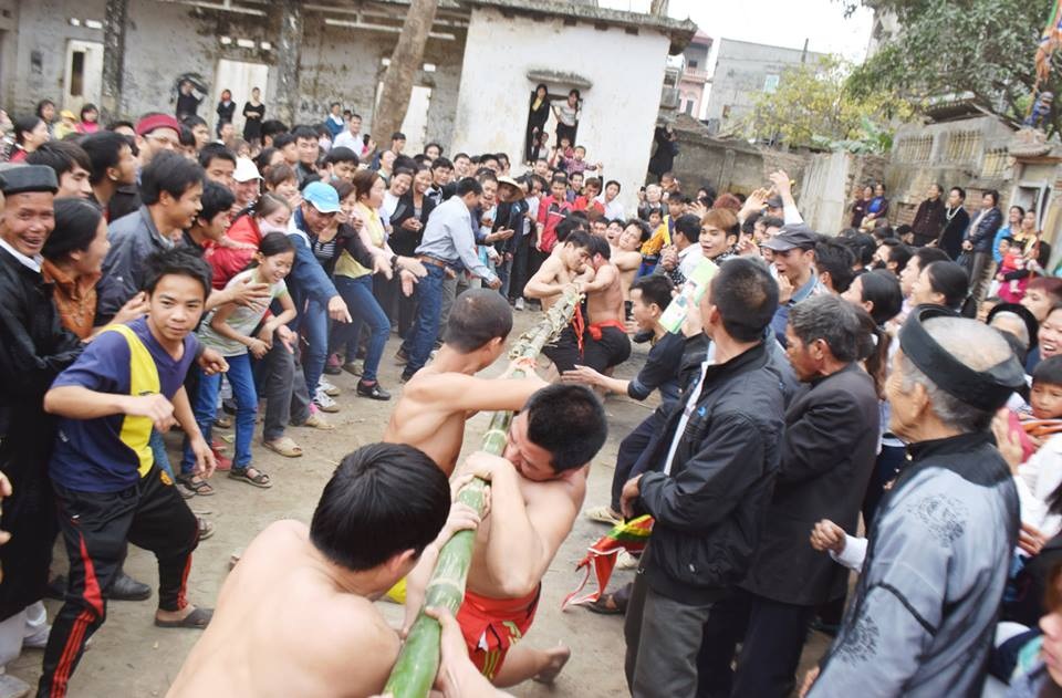 Những phát hiện độc đáo về nghi lễ kéo co ở đồng bằng Bắc Bộ - 3 Cảnh kéo mỏ ở Sóc Sơn. Ảnh: Trung tâm Nghiên cứu và phát huy giá trị di sản văn hóa.