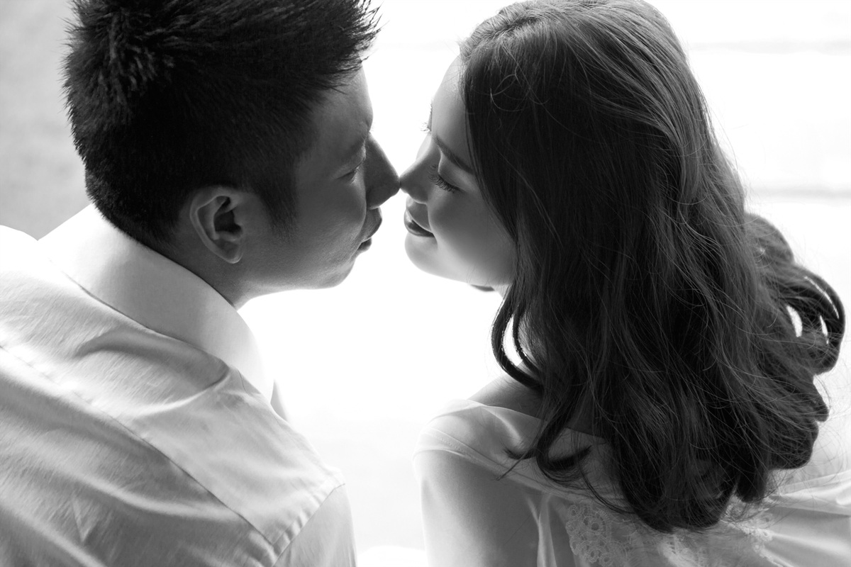 Á hậu Diễm Trang khoe ảnh cưới ngọt ngào, lãng mạn - 1
Sau một thời gian giấu kín ông xã, mới đây á hậu Diễm Trang đã chính thức giới thiệu người bạn đời với công chúng. Bản thân vốn là người kín tiếng trong chuyện tình cảm, tuy nhiên khi có tin vui, cô muốn được khoe với mọi người.
