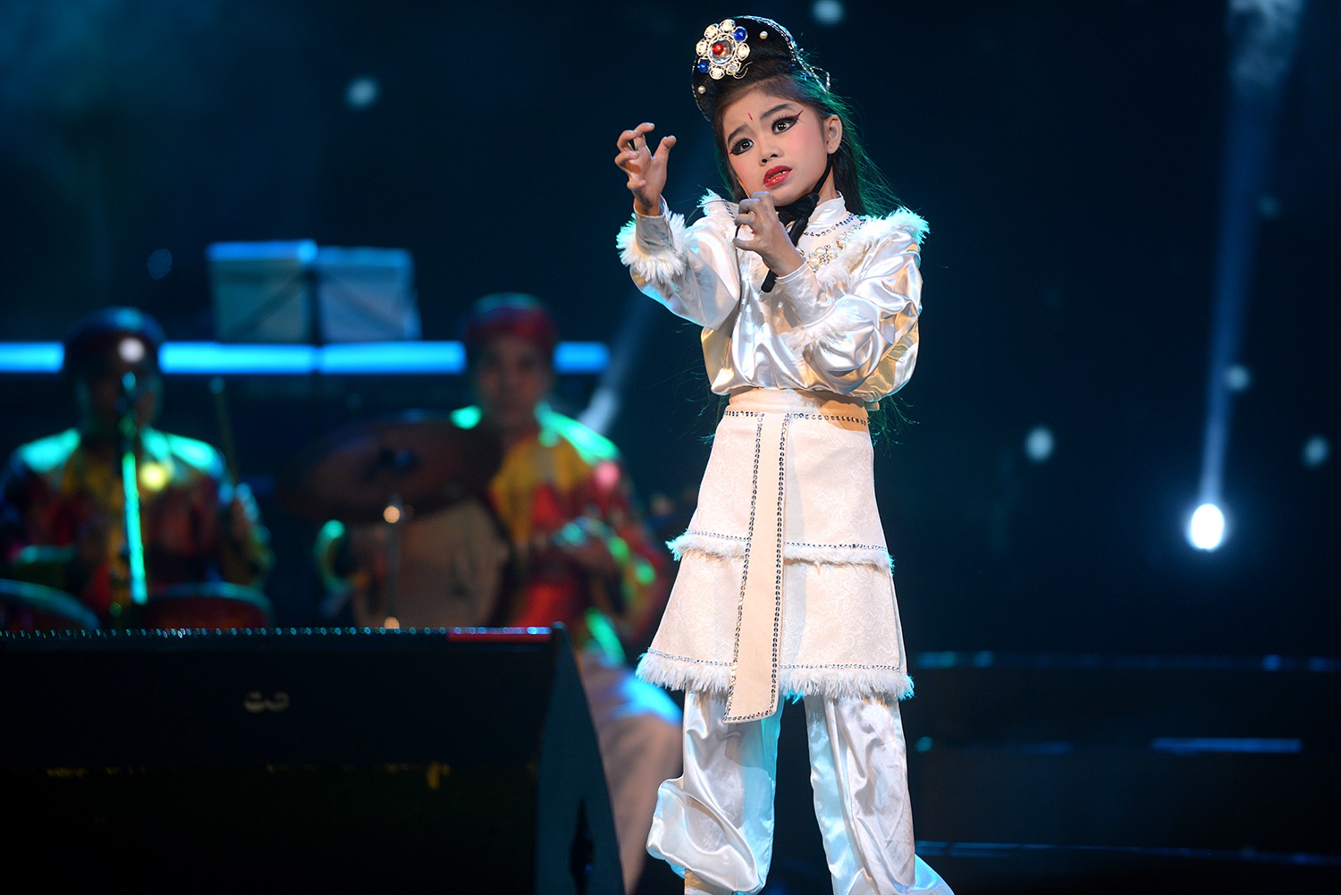 Tài năng nhí 9 tuổi khiến khán giả nổi da gà khi hát văn “Ông Hoàng Mười” - 5 Trích đoạn tuổng Hồ Nguyệt cô hoá cáo của Hương Giang.