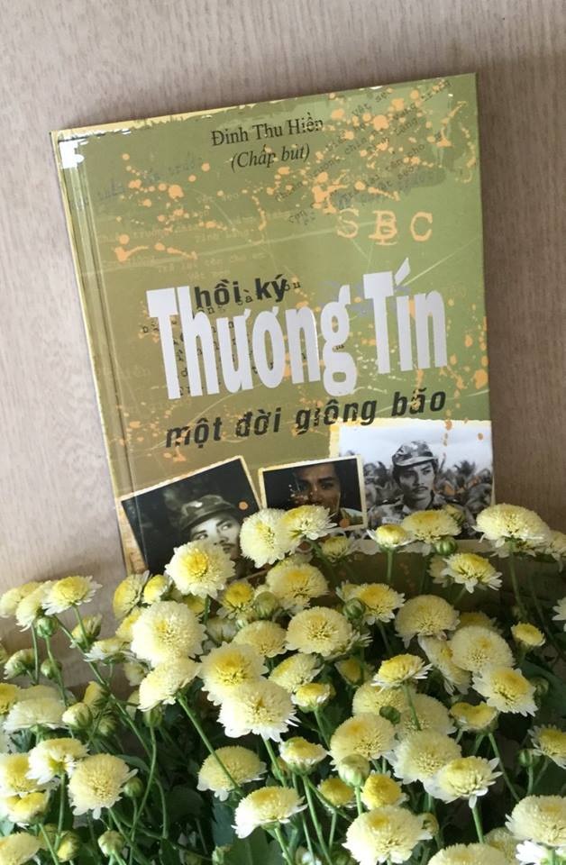 Diễm My bất ngờ công bố những tấm ảnh thời yêu Thương Tín - 1 Cuốn sách sách hồi ký Thương Tín: Một đời giông bão vừa phát hành đã hé lộ nhiều câu chuyện bất ngờ về cuộc đời lắm thăng trầm của nam diễn viên từng là gương mặt vàng của điện ảnh Việt một thời. Trong cuốn hồi ký này, Thương Tín đã kể lại cuộc tình bí mật của anh với nữ diễn viên Diễm My.