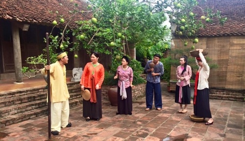 Trung Hiếu “ghi điểm” trước khi được phong NSND - 2 Dù chưa lập gia đình nhưng Trung Hiếu rất hay vào vai các ông chồng lắm vợ. Ảnh: TL.