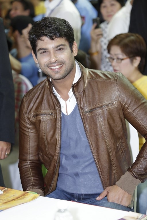 Siddharth Shukla rất bất ngờ trước tình cảm của khán giả Việt Nam dành cho mình. Ảnh: TodayTV.