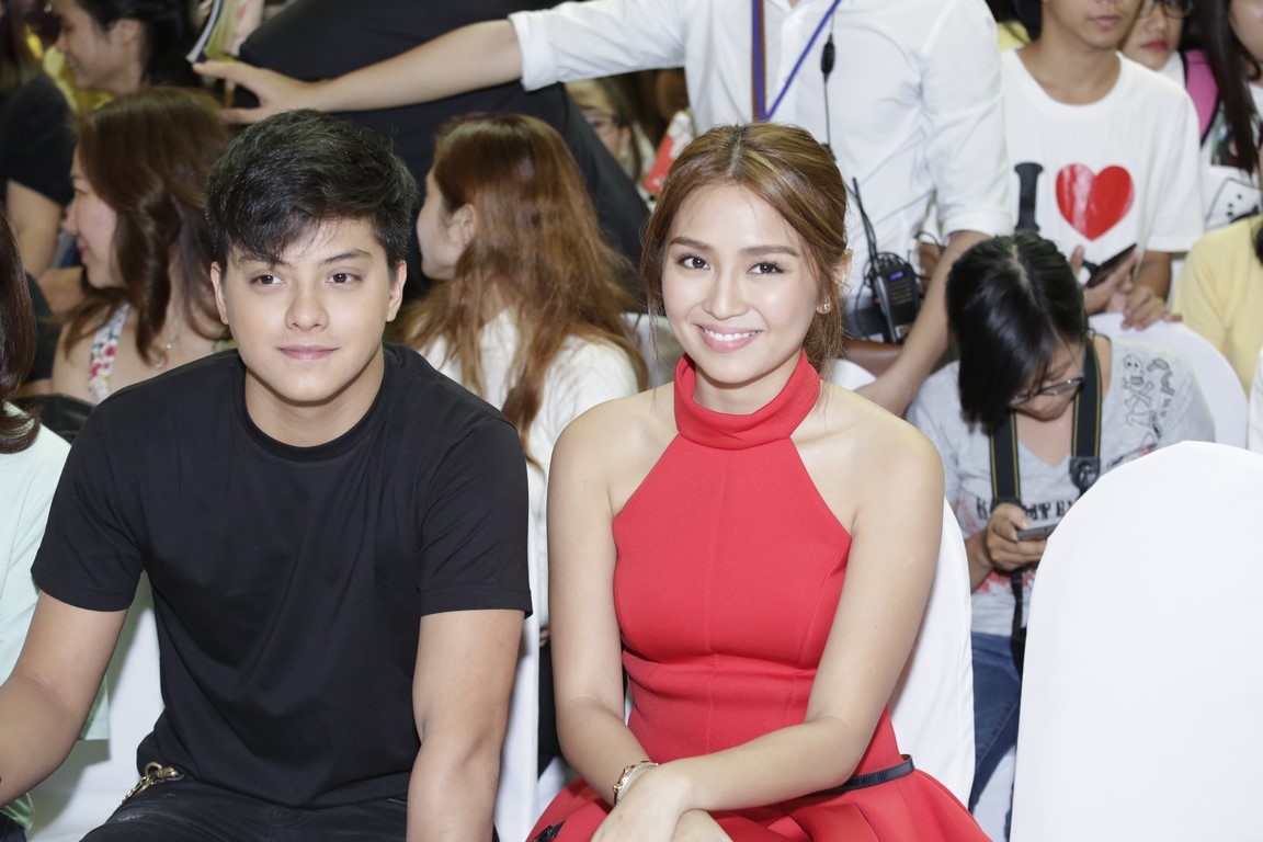 Daniel Padilla và Kathryn Bernardo là cặp đôi đến từ bộ phim “Hãy tin em thêm lần nữa” của Philippines. Cả hai đều đang là gương mặt đầy triển vọng của điện ảnh Philippines. Sự có mặt của “mỹ nam” Daniel Padilla trong buổi giao lưu đã khiến khán giả rất thích thú.