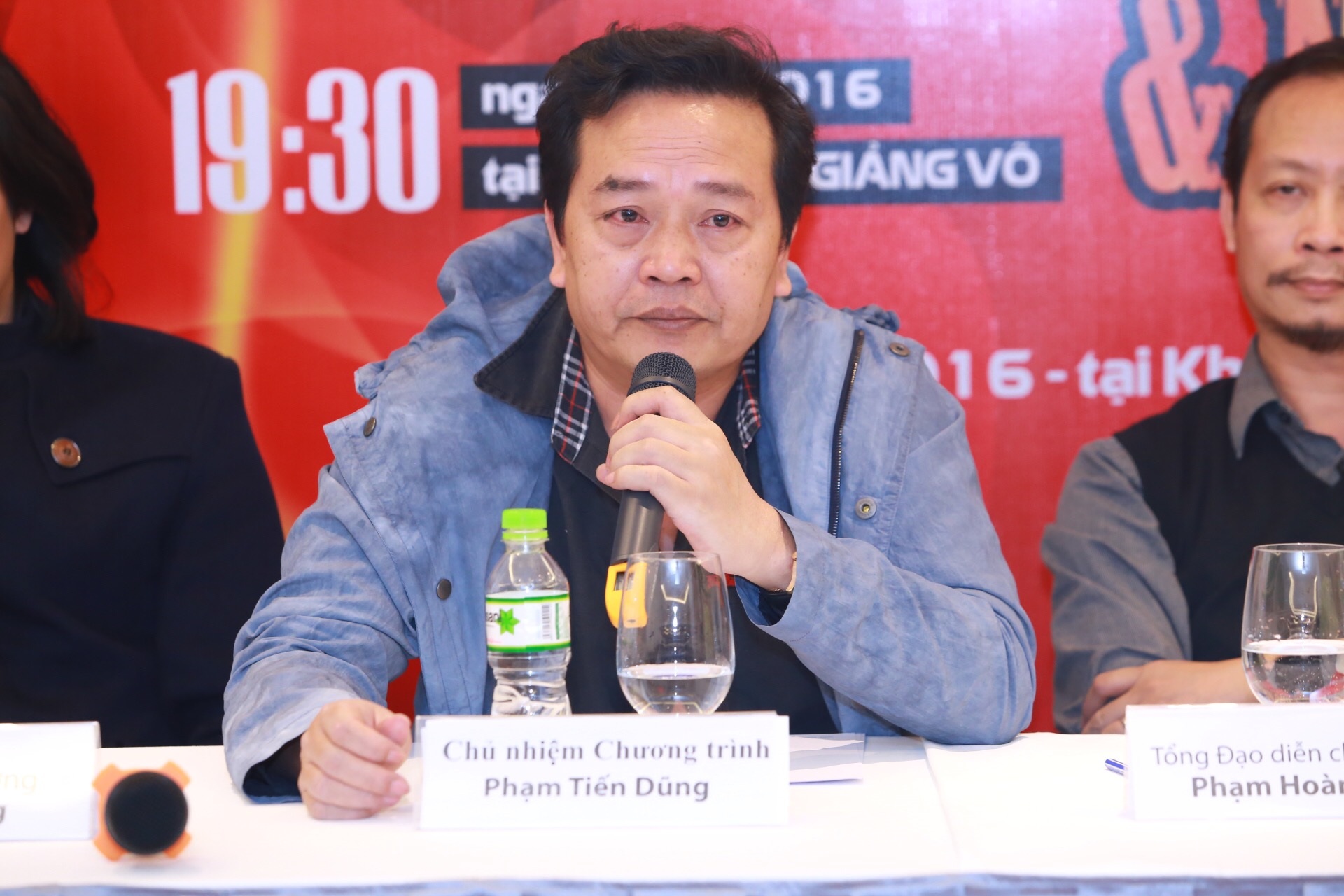 Nghệ sỹ Tiến Dũng - Anh trai kết nghĩa của Trần Lập mắt đỏ hoe chia sẻ về hoàn cảnh của Trần Lập ở thời điểm hiện tại. Ảnh: Tùng Dương.