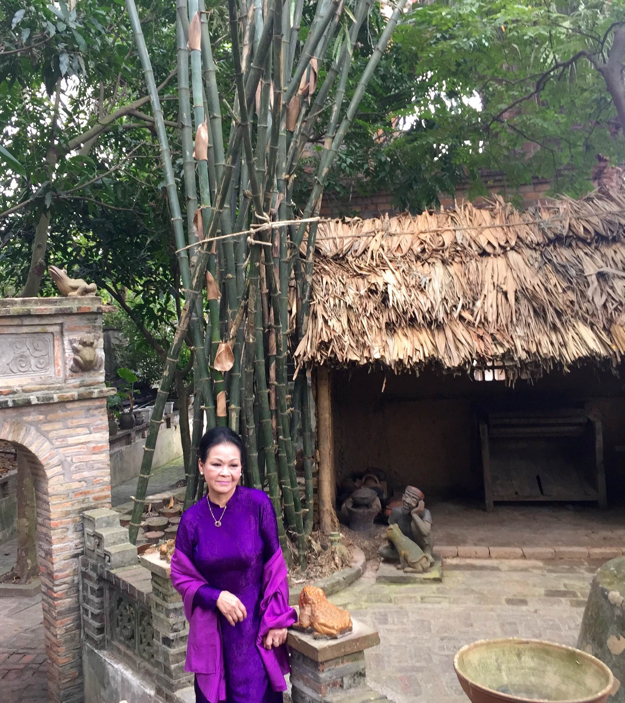 Nữ hoàng nhạc Trịnh rất thích khi được thả hồn trong không gian đậm hồn quê Việt.