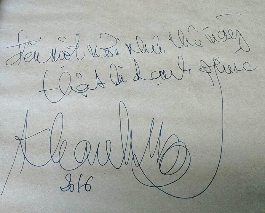 Nữ danh ca Khánh Ly ghi lại cảm xúc sau khi đến thăm Việt phủ.