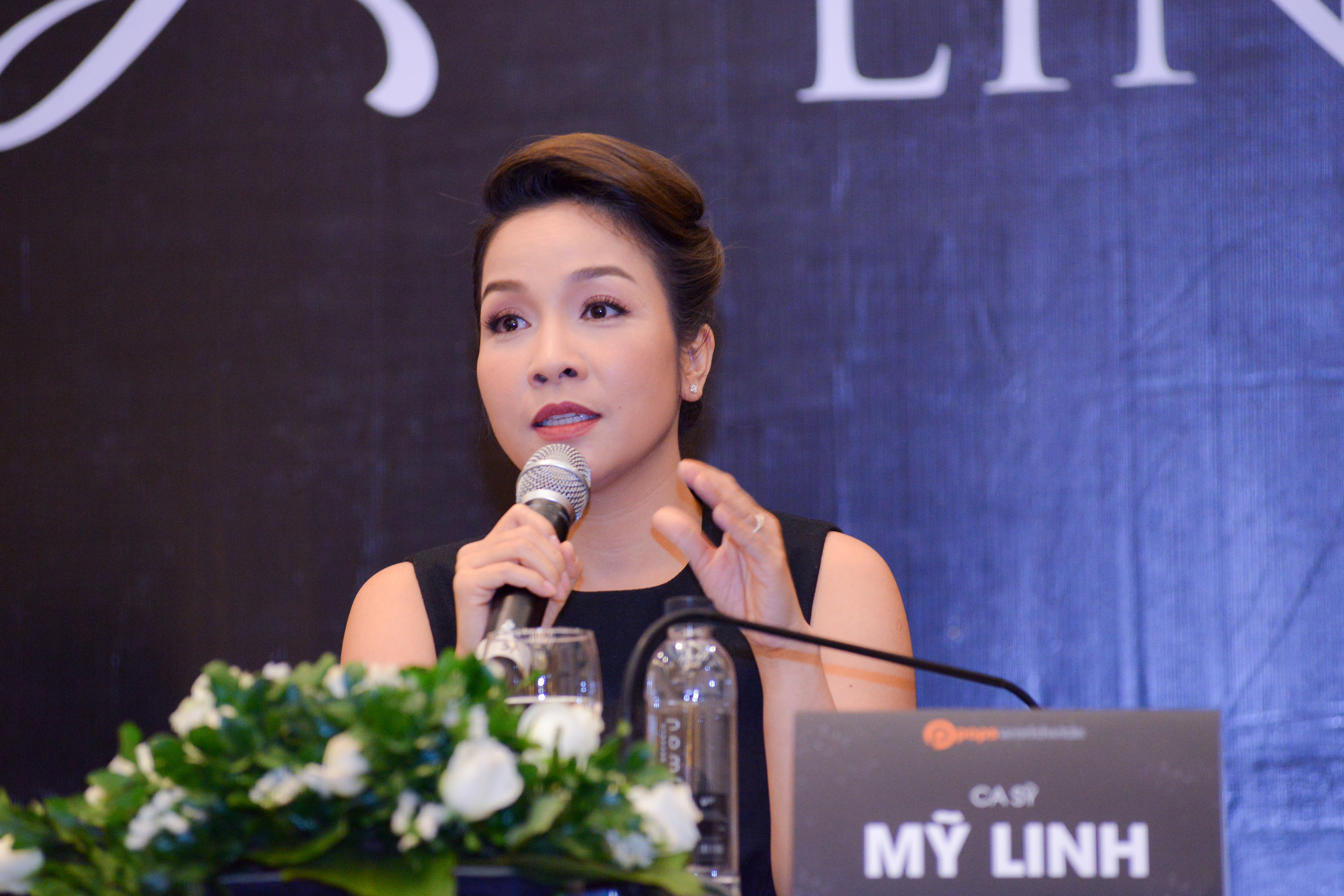 Mỹ Linh không ngại trưng cái xấu khi hát trên Vịnh Hạ Long - 1 Diva Mỹ Linh chia sẻ với báo giới trong buổi họp báo tại Hà Nội. Ảnh: BTC.