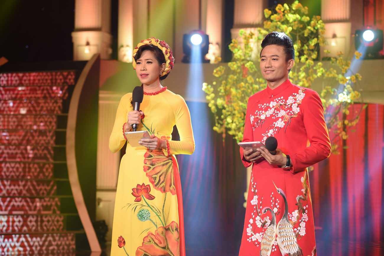 Quý Bình lấn sân MC.