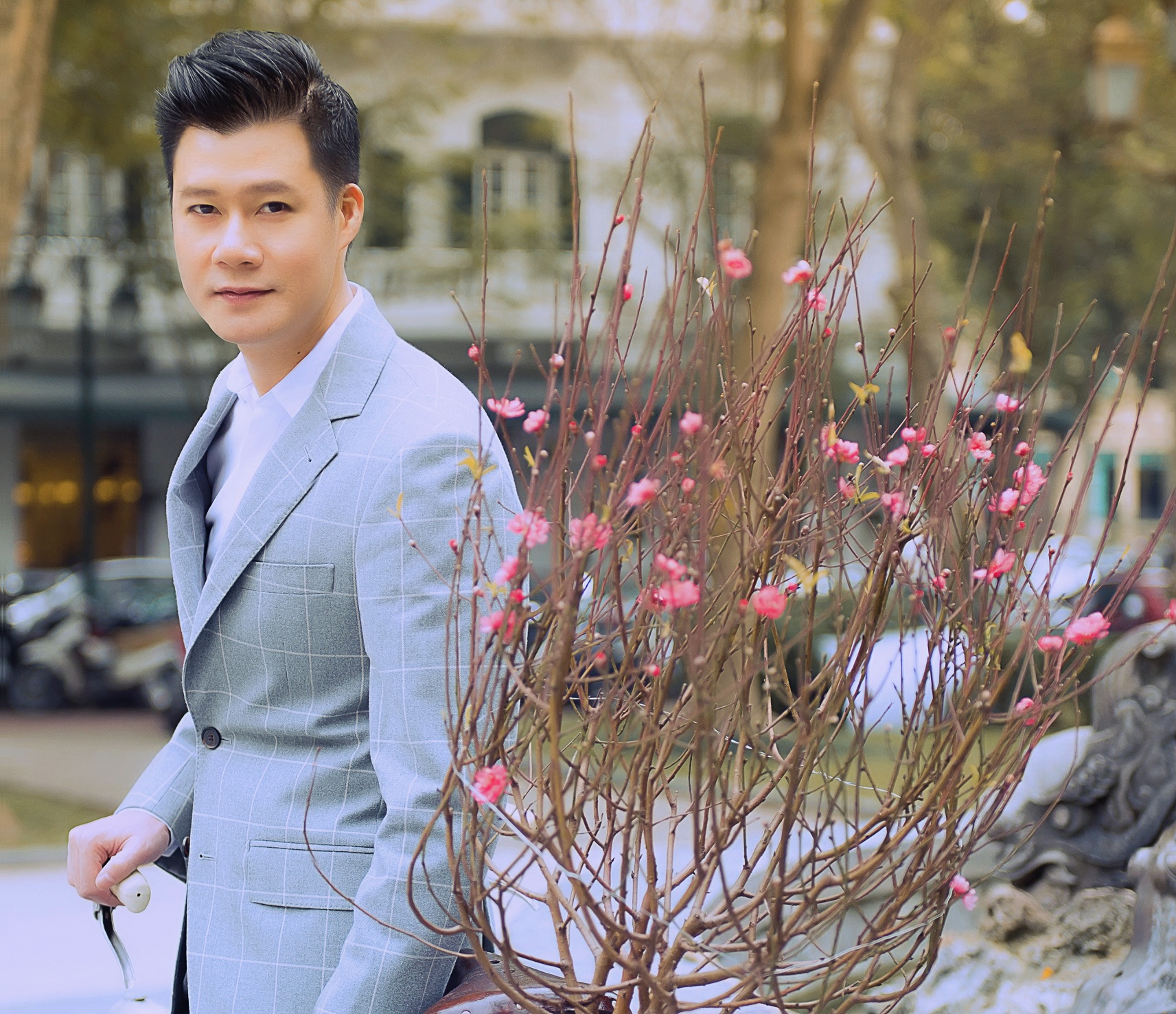 Quang Dũng cho biết, những bản tình ca này vốn là những ca khúc anh rất yêu thích và lựa chọn thể hiện với những bản phối mới đậm chất tình tự, sâu lắng mà không thiếu sự rộn ràng và hơi thở hiện đại.