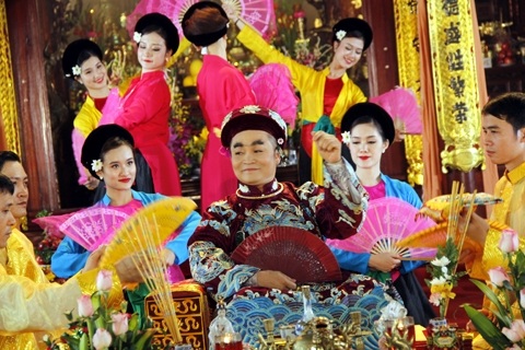 Hình ảnh Xuân Hinh trong các giá chầu của nghệ thuật hát chầu văn.