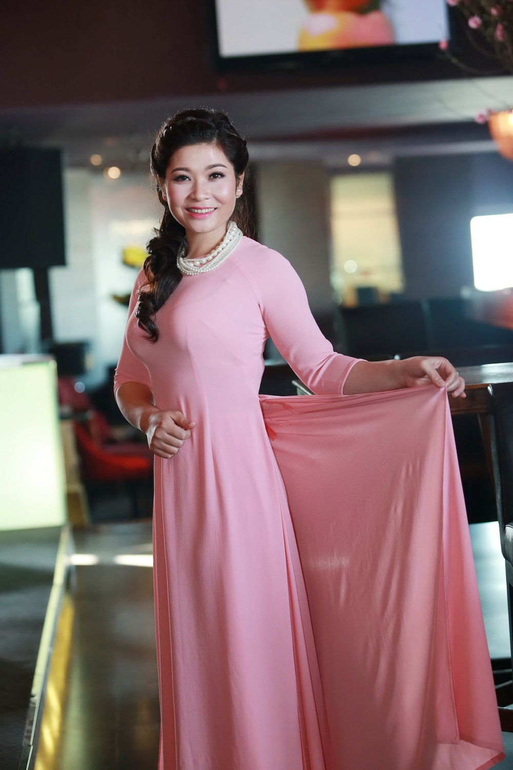 Trong album này, Sông Thao thể hiện sự đa năng trong giọng hát của mình. Khi thì lả lơi đầy táo bạo trong Đêm ả đào, lúc lại “hiền khô”, một mạc như Bến sông xưa, rồi rất “học thuật” khi hát Tình làng quê hoặc Tiếng Việt... Ở ca khúc nào, Sông Thao cũng thả hồn mình và dạt dào cảm xúc, đó chính là điều làm người nghe cảm thấy dễ chịu khi thưởng thức giọng hát của cô.