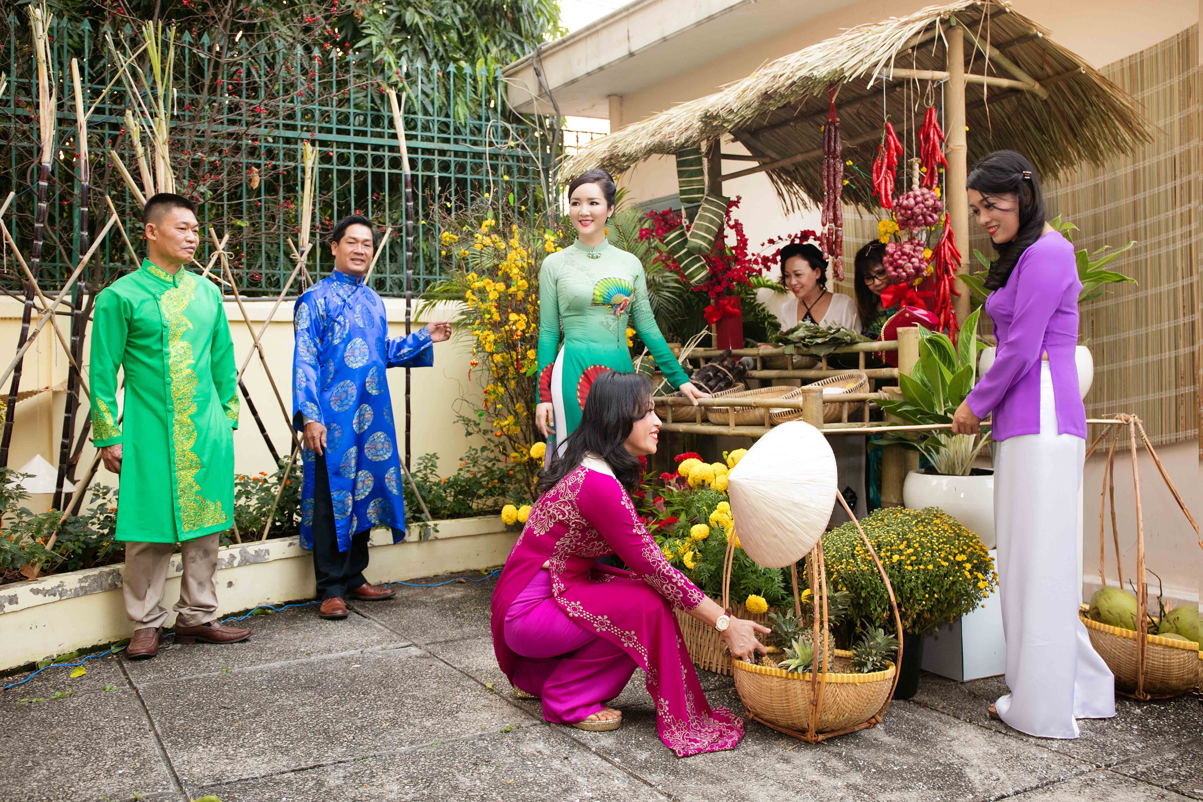Hoa hậu Giáng My đẹp như thiếu nữ gánh hoa ra chợ Tết - 4 Hoa hậu Giáng My đẹp như thiếu nữ gánh hoa ra chợ Tết - 4