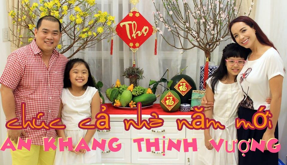Những hình ảnh hạnh phúc của sao Việt sáng mồng 1 Tết - 6 Những hình ảnh hạnh phúc của sao Việt sáng mồng 1 Tết - 6