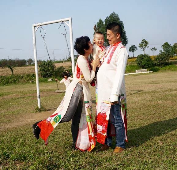 Những hình ảnh hạnh phúc của sao Việt sáng mồng 1 Tết - 18 Những hình ảnh hạnh phúc của sao Việt sáng mồng 1 Tết - 18