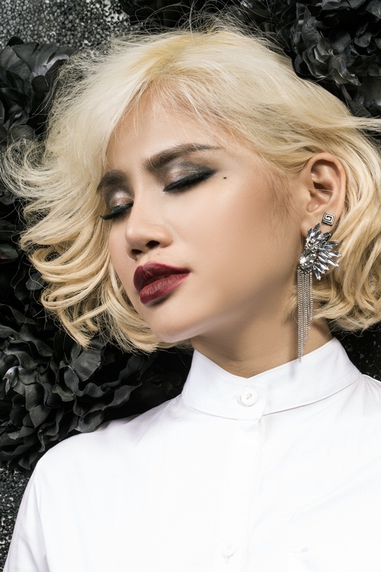 Ca sỹ Yến Lê: “Thầy Tuấn Hưng đã dìu bước tôi rất nhiều sau cuộc thi” - 1 Yến Lê với hình ảnh mới sau cuộc thi Giọng hát Việt 2015.