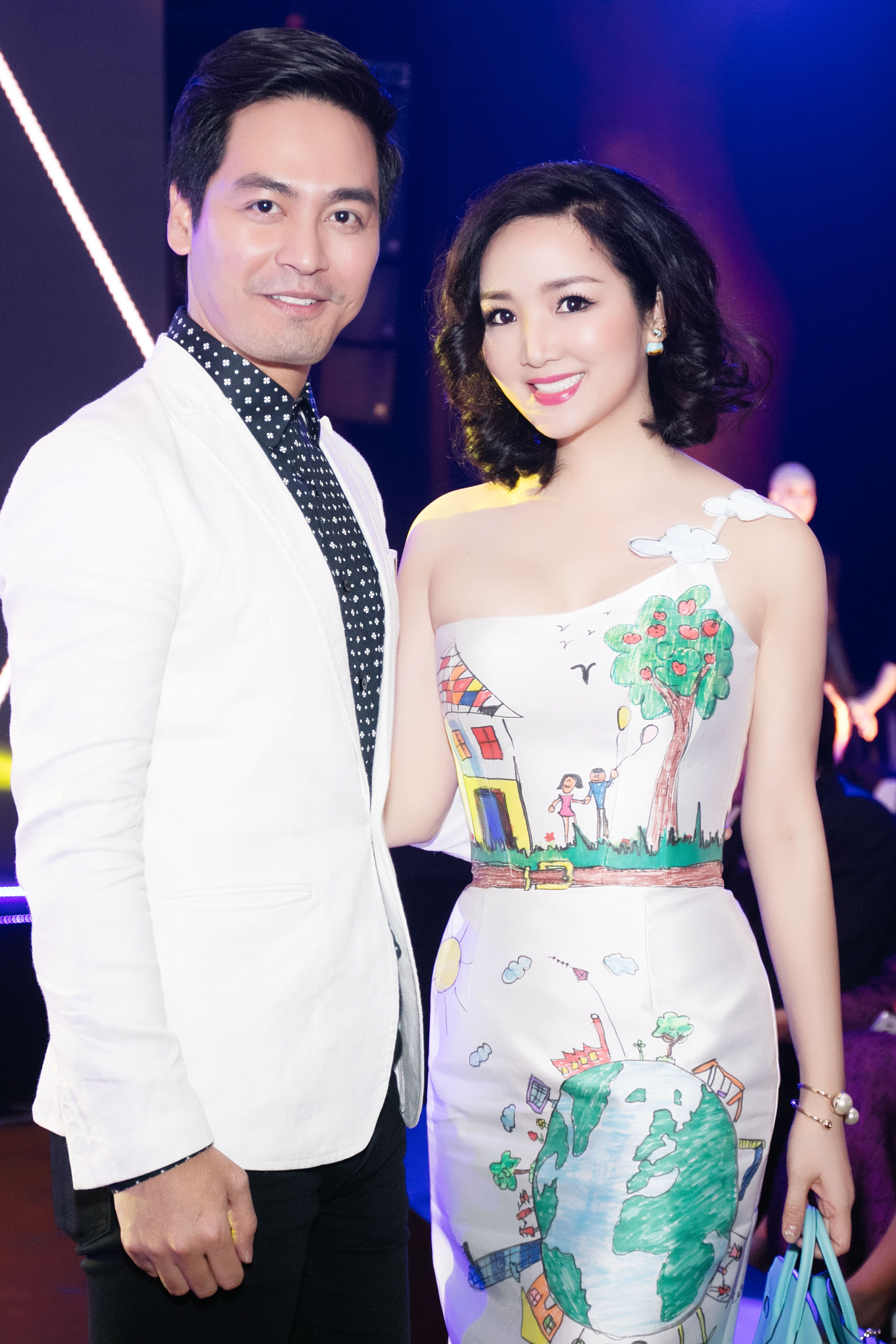 "Hoa hậu đền Hùng" Giáng My trẻ đẹp đáng ngưỡng mộ - 5 Với chiếc váy này, vóc dáng của Hoa hậu Giáng My được tôn lên rất nhiều. Nhan sắc của cô nhờ thế mà trẻ trung và gợi cảm như thời con gái.