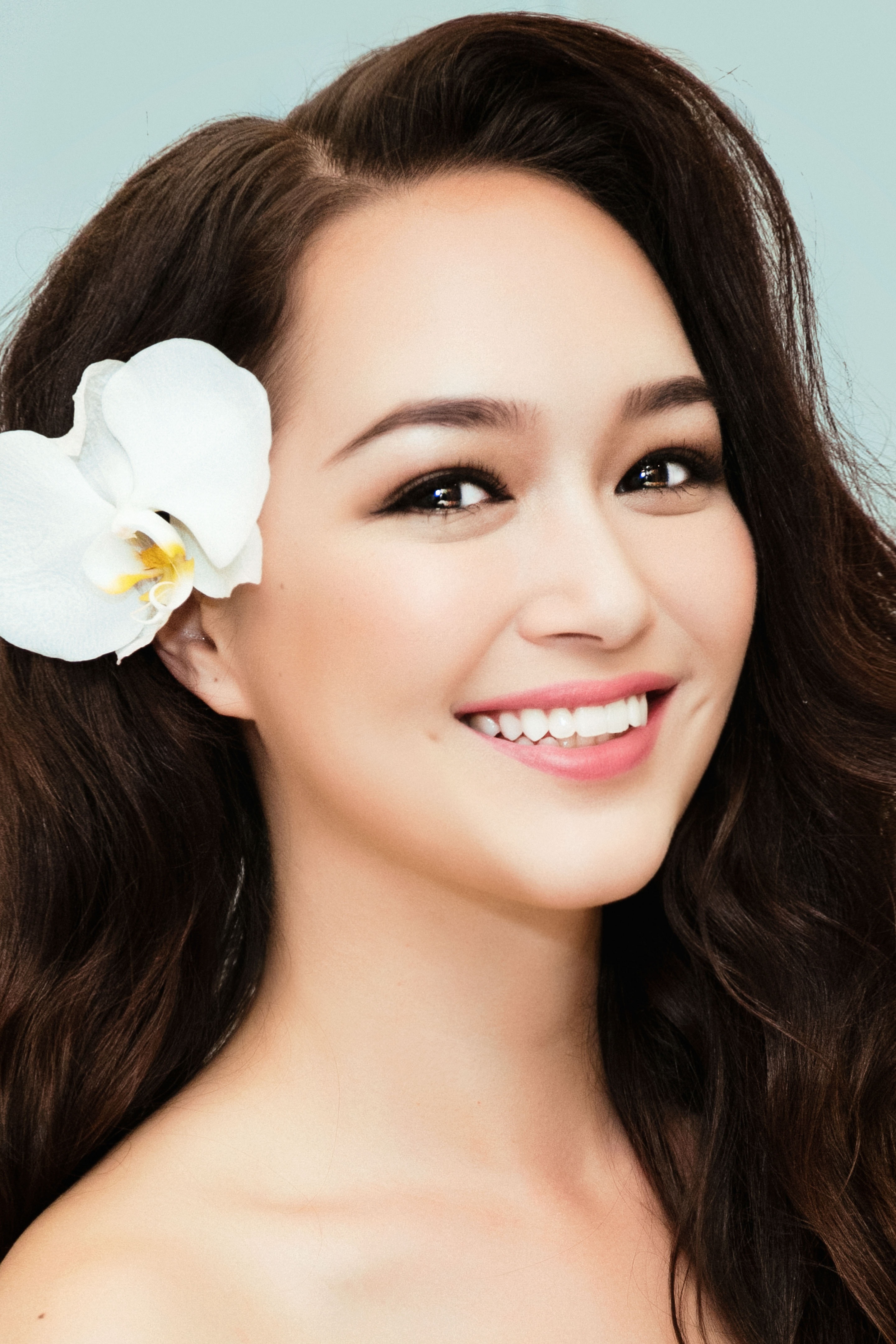 Victoria Thuý Vy bất ngờ xuất hiện tại Việt Nam với vẻ đẹp không tì vết - 8 Cô có khả năng sử dụng thông thạo ba ngôn ngữ: Anh, Việt và Tây Ban Nha.