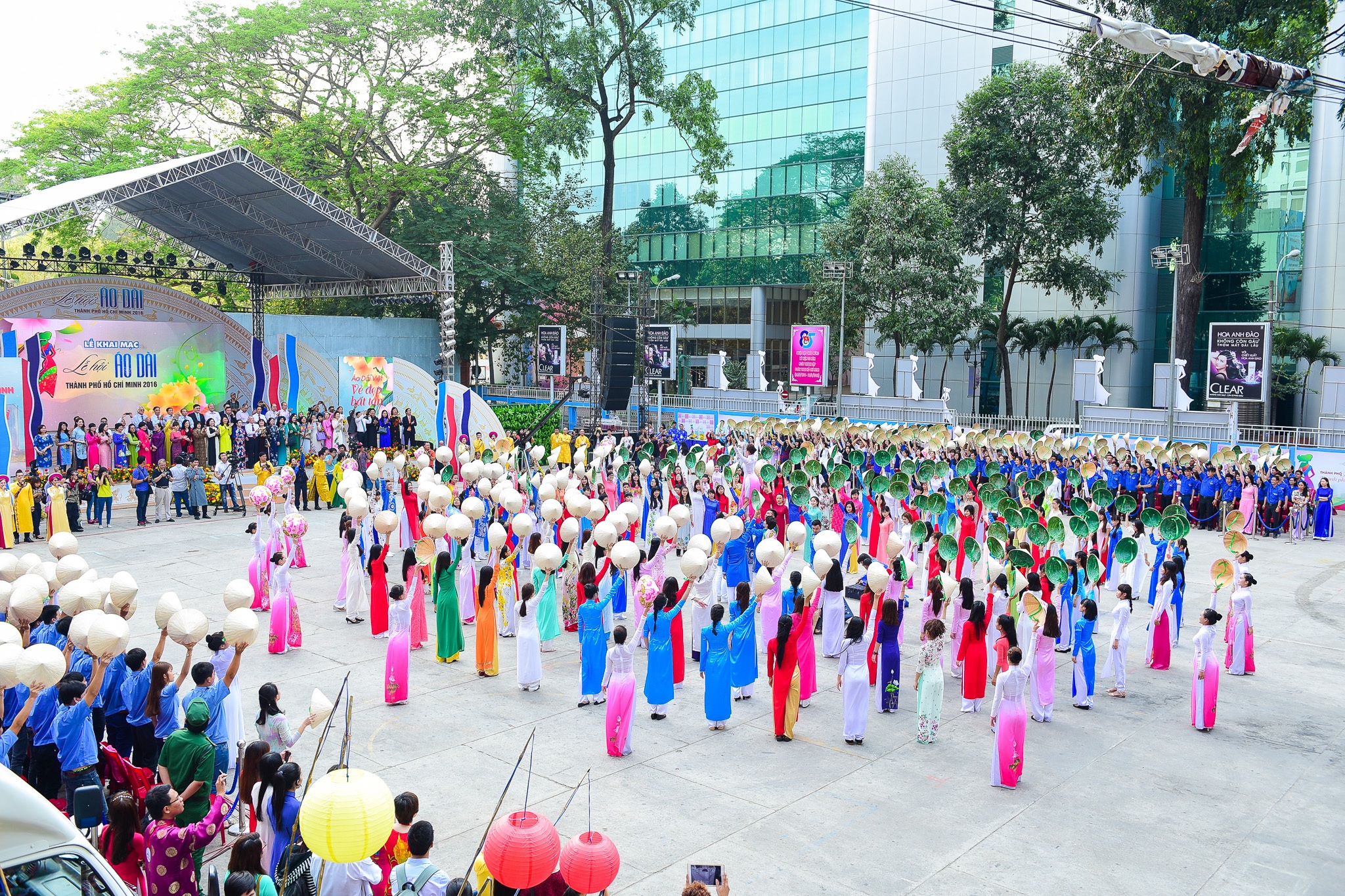 Một trong những hoạt động của Lễ hội Áo dài TP. HCM tại Nhà văn hoá Thanh Niên. Ảnh: AV.