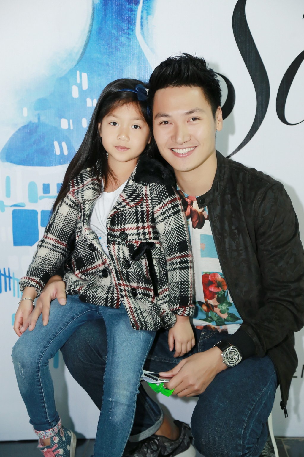 Bố con diễn viên Mạnh Trường - bé Chíp đang là hai gương mặt gây được nhiều ấn tượng trong chương trình Bố ơi, mình đi đâu thế?.