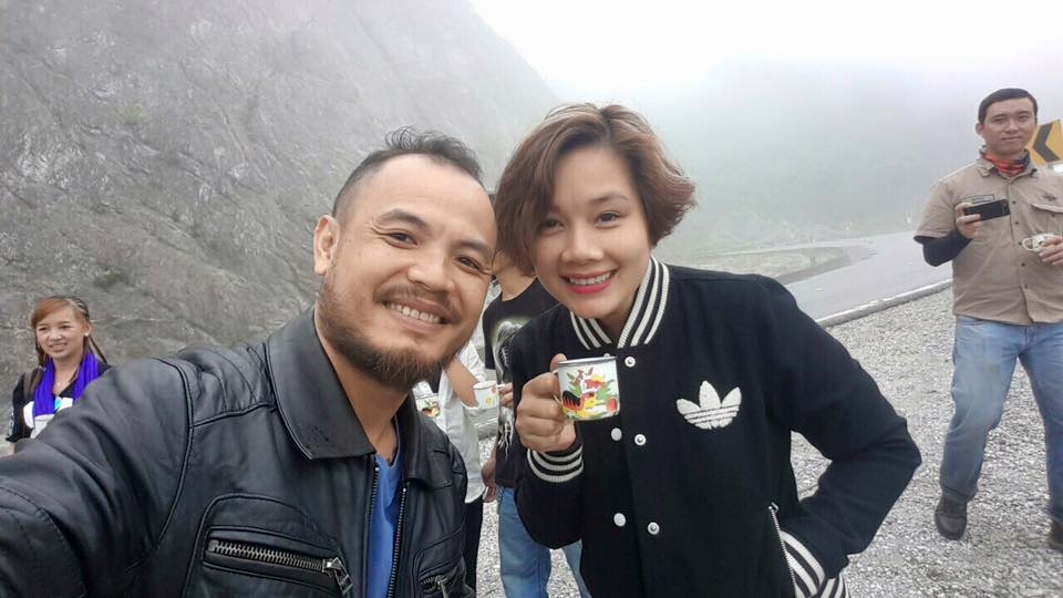 Ứa nước mắt với hình ảnh của Trần Lập bên những người bạn - 4
Trần Lập và BTV Bông Mai (con gái cố nhạc sỹ An Thuyên) chụp ảnh selfie bên ly trà nóng trước khi bước vào quay chương trình.