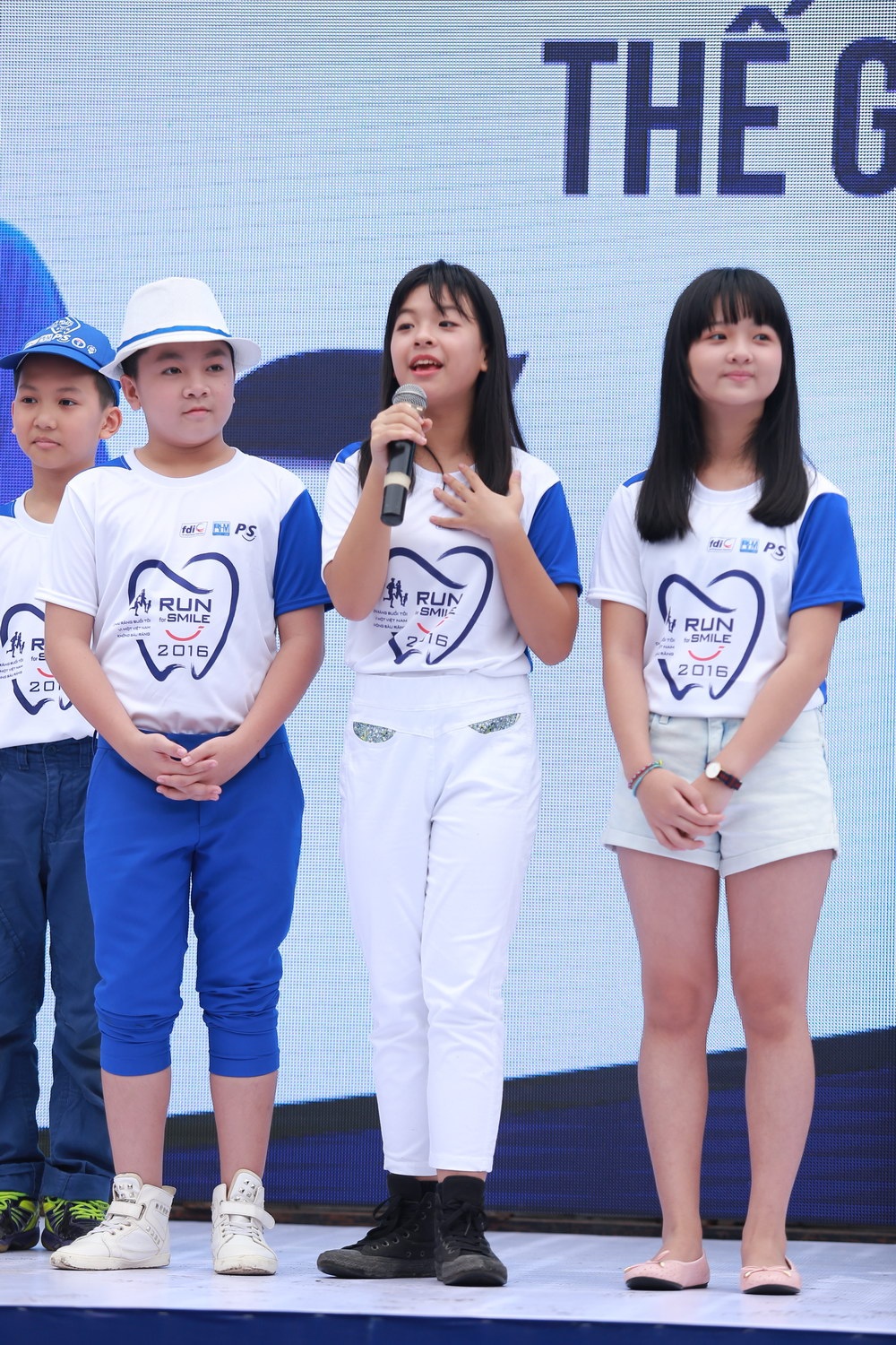 Con gái lớn của Chiều Xuân hội ngộ con nuôi Hoài Linh - 5