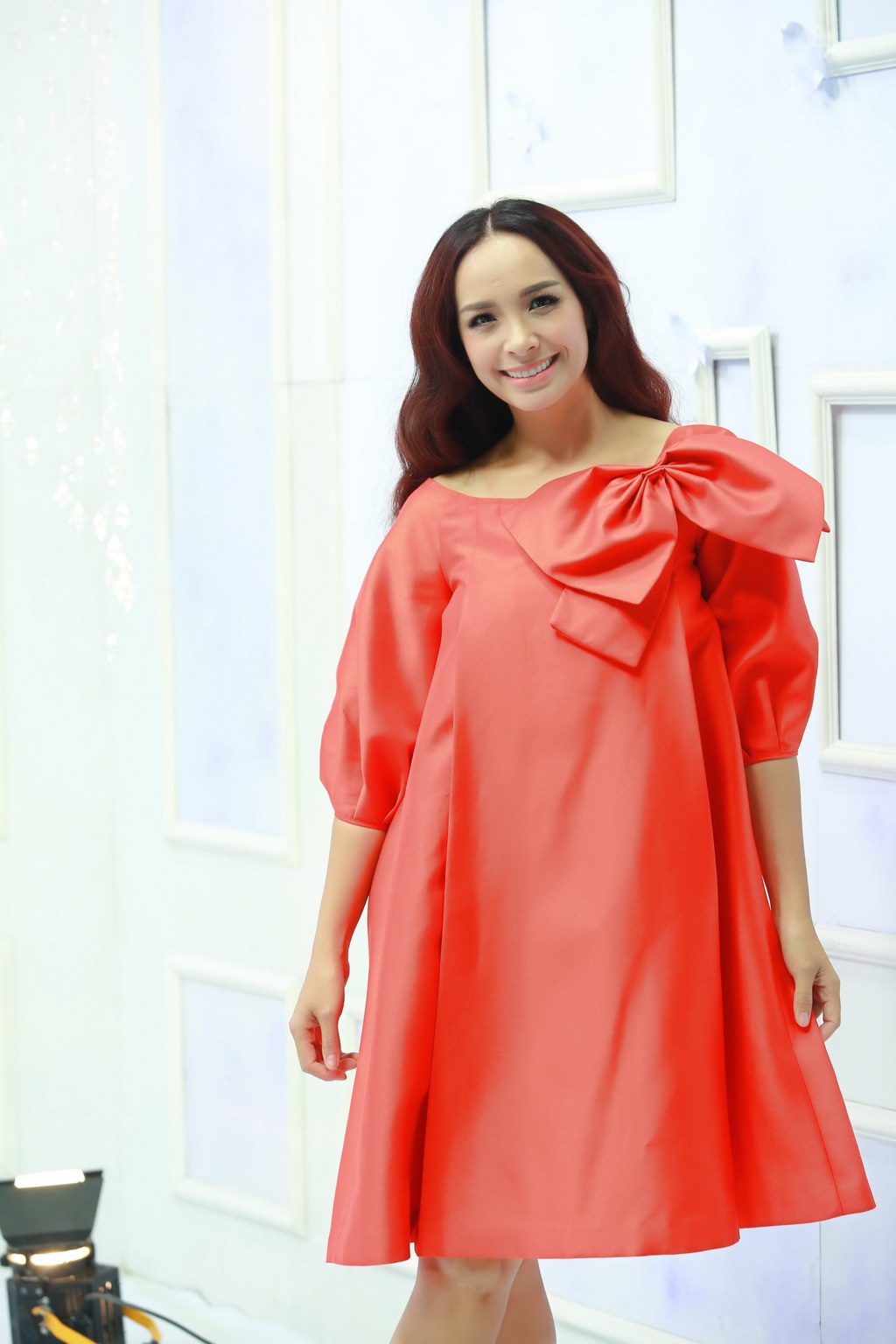 Cặp song sinh Thuý Hằng - Thuý Hạnh lộng lẫy như búp bê xinh đẹp - 5
Không chỉ ăn ý trong việc lựa chọn trang phục và make-up ăn, cả hai còn hợp nhau trong việc tung hứng khi bàn luận về những vấn đề làm đẹp của phụ nữ với vị khách mời.