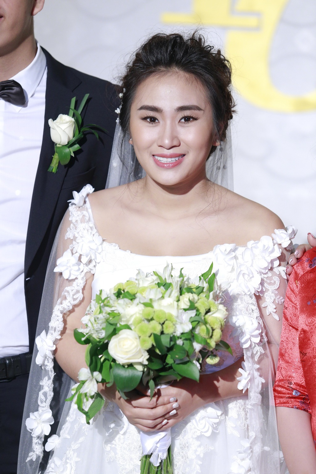 Tóc Tiên “xoắn xít” bên Hoàng Tourliver trong đám cưới Nhật Thu - 2