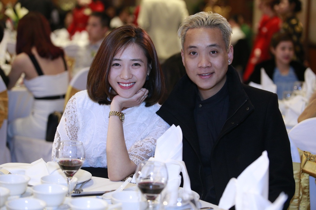 
Đặc biệt, là sự đông đủ của các nghệ sỹ trong nhóm Spacespeaker. Trong đó, Hoàng Tourliver sánh đôi Tóc Tiên ra mừng đám cưới bạn. Ngoài ra còn có sự có mặt của Kiên Ứng, Justar Tee, Bảo Paul, ...
