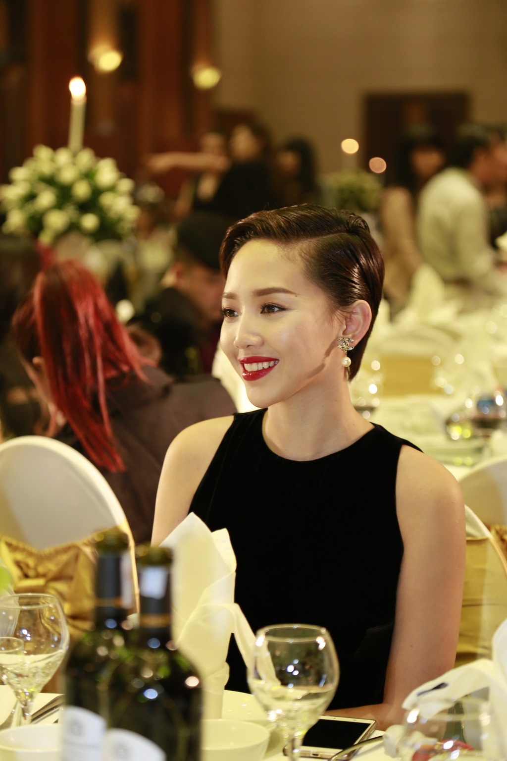 Tóc Tiên “xoắn xít” bên Hoàng Tourliver trong đám cưới Nhật Thu - 17