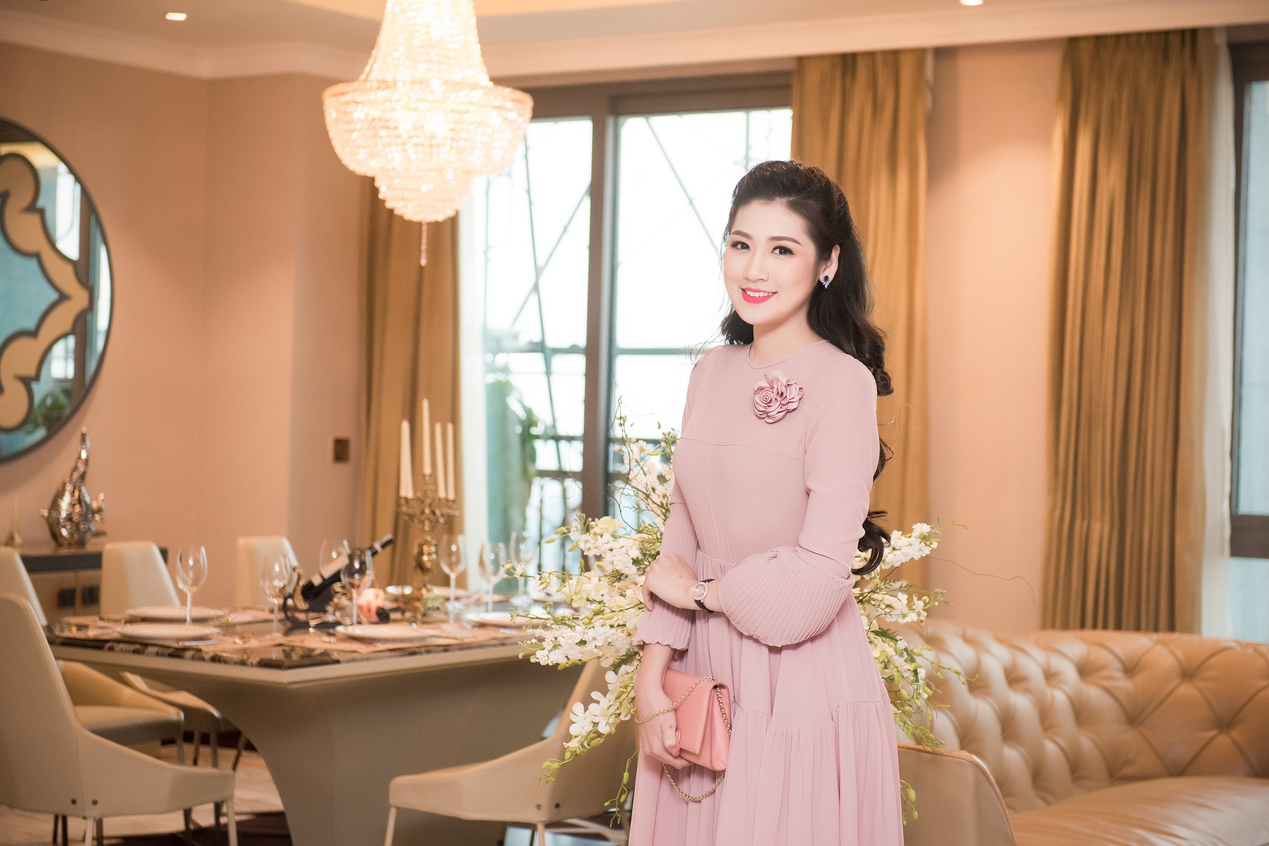 Á hậu Tú Anh lộng lẫy với đồ hiệu - 5 Á hậu Tú Anh lộng lẫy với đồ hiệu - 5