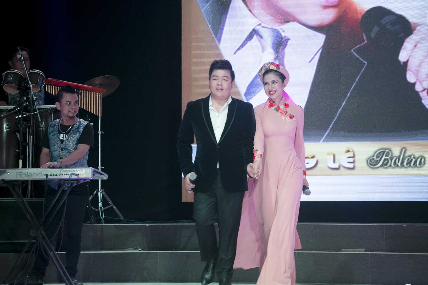 Việt Trinh diện áo dài kết hoa song ca với Quang Lê - 4 Việt Trinh diện áo dài kết hoa song ca với Quang Lê - 4