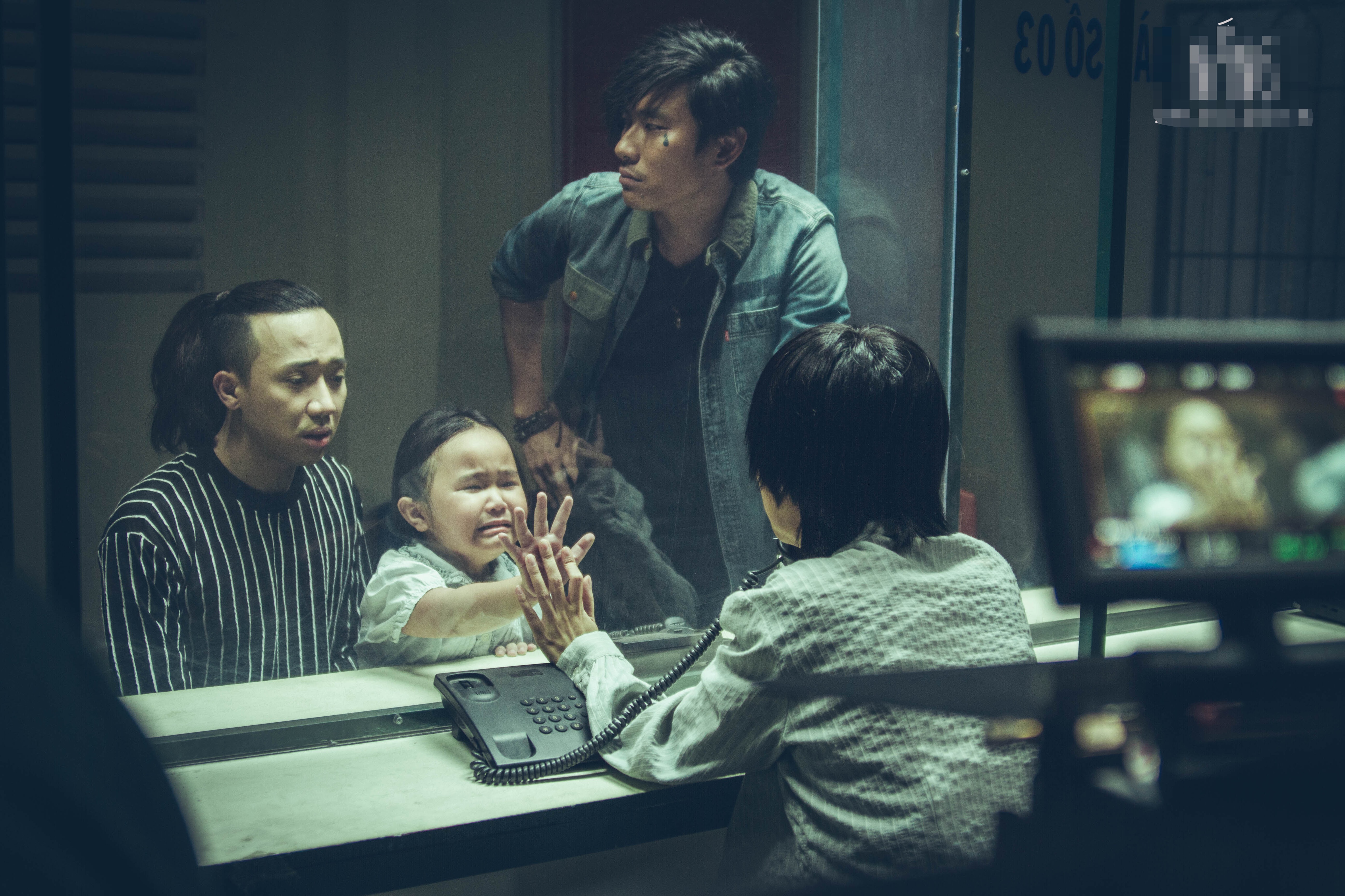 Kim Thư - tài năng nhí không đợi tuổi của diện ảnh Việt - 3 Một cảnh của Trấn Thành và Kim Thư trong phim.