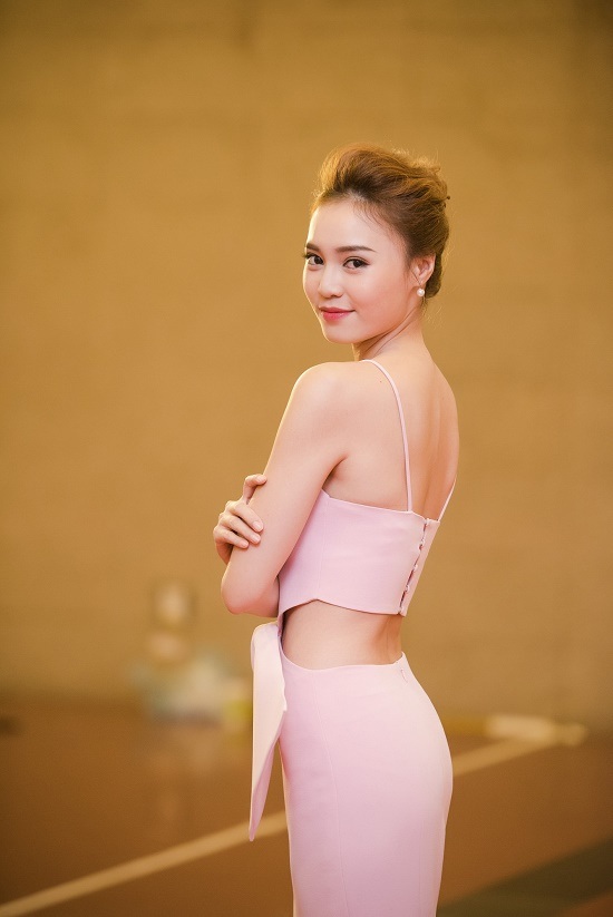 Ninh Dương Lan Ngọc: “Bản chất của tôi là gái ngoan” - 3 Lan Ngọc nhìn nhận, từ Nương trong Cánh đồng bất tận đến Út Thơm trong Trúng số là 6 năm nỗ lực, vất vả. Ảnh: Linh Lê.